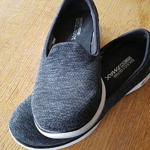 Skechers slip on shoes